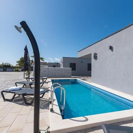 Complex Villa *